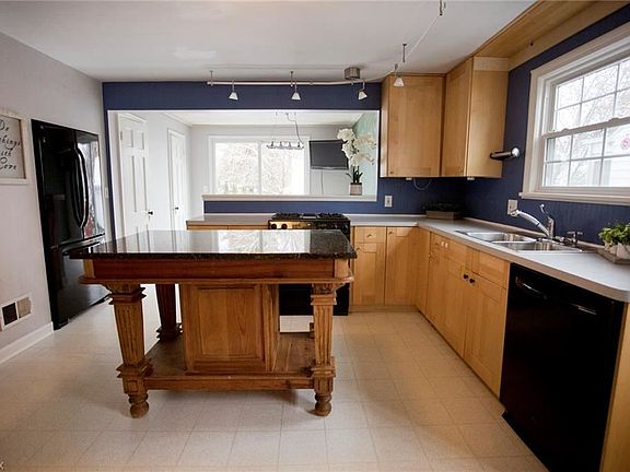 2nd image of 22489 Fairmount Blvd