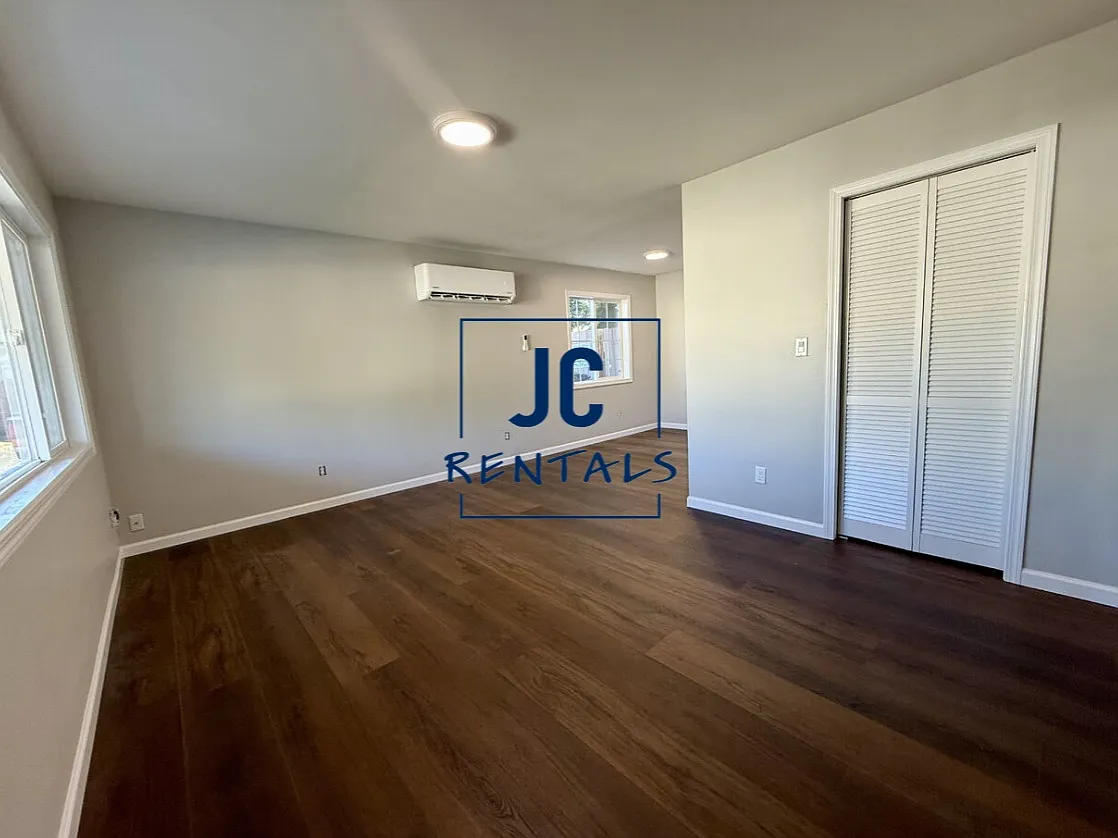 3 bed, 900 sqft, $1,695 — Photo 4