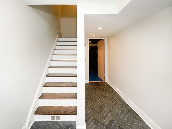 2nd image of 6 Henry St