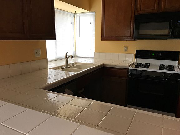 5th image of 36921 Desert Willow Dr