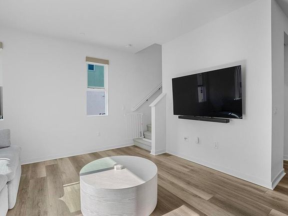 5th image of 5471 Seacliff Pl Unit 85