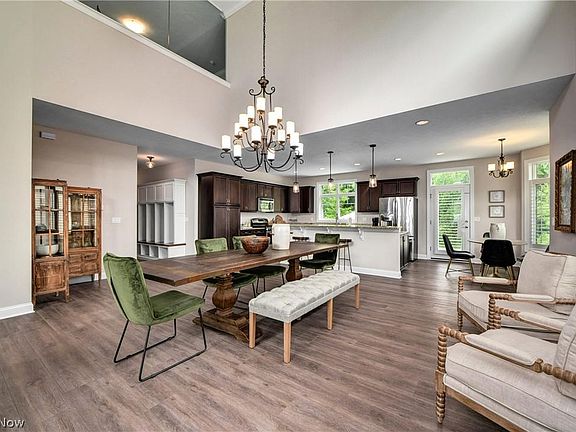 5th image of 170 Ashbourne Dr