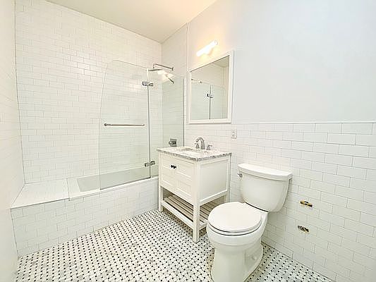 4th image of 225 Howard Ave #B