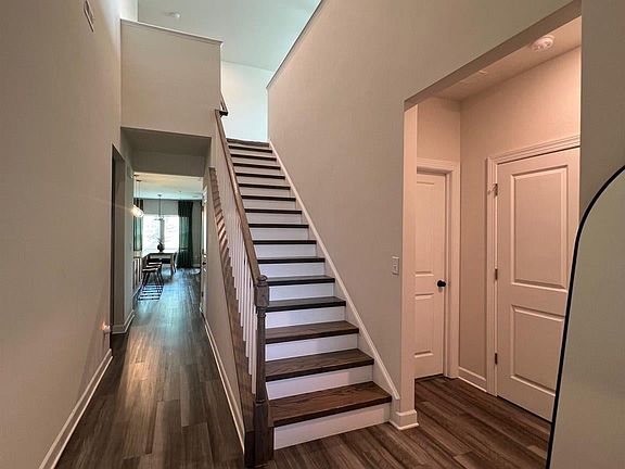 3rd image of 8921 Pennegrove Cir