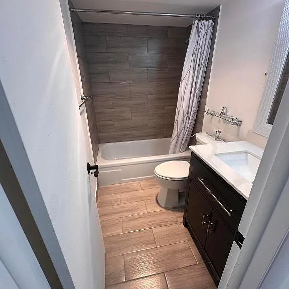 226 W Canterbury Dr #J — Photo 13