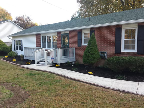 3rd image of 223 Woodlawn Dr
