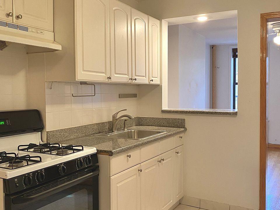 2nd image of 1712 2nd Ave APT 4S
