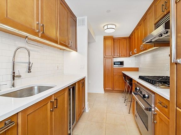 5th image of 205 E 85th St APT 9G