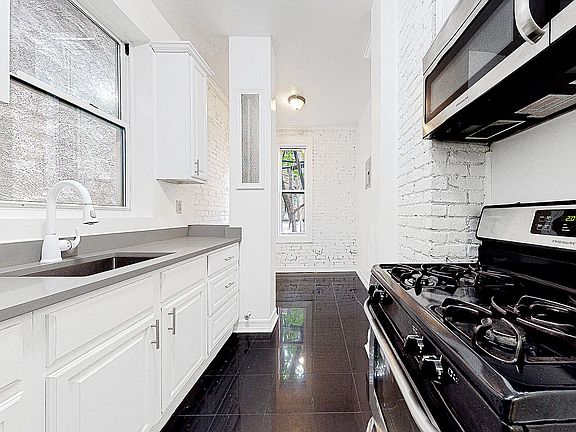 3rd image of 3 Macdonough St #2Z