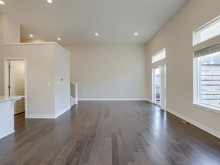 3735 SW Clayton Pl — Photo 5
