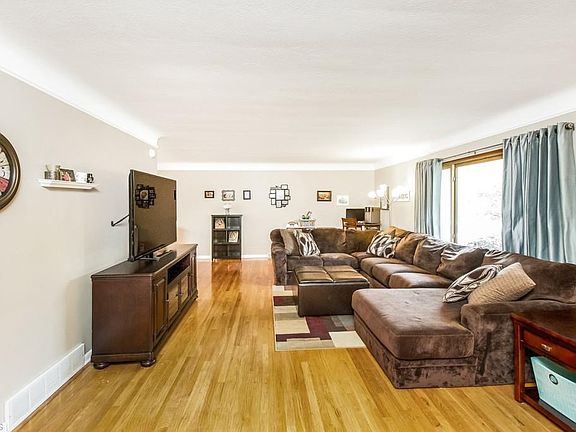 4th image of 15629 Hickox Blvd