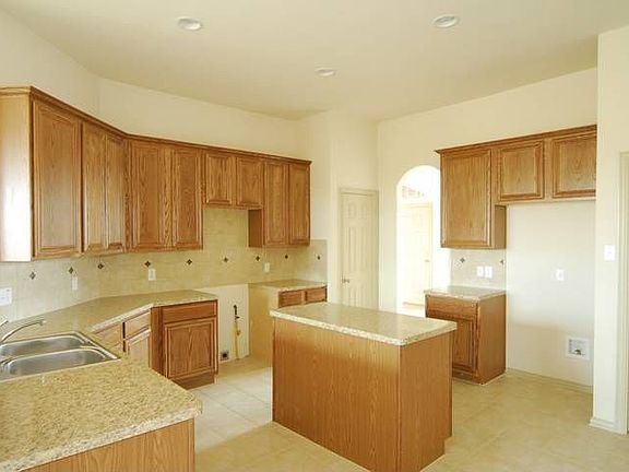 Nice size kitchen with island