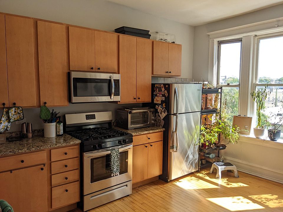 1st image of 2834 W Fullerton Ave #3