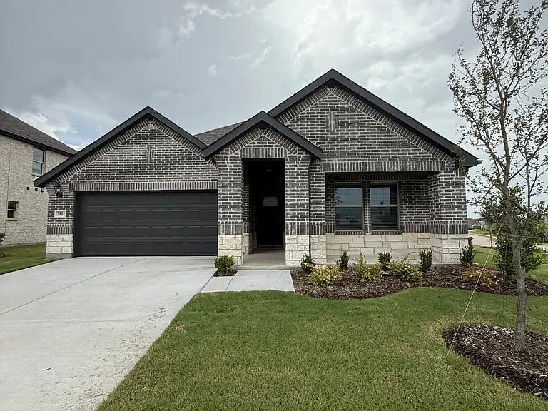 3806 High Valley Dr — Photo 1