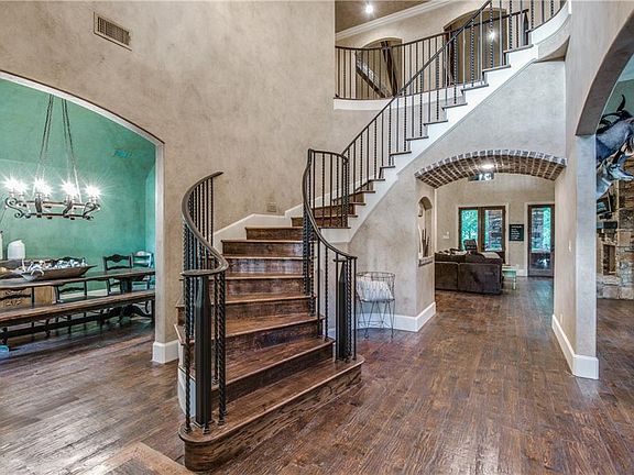 4th image of 2635 Twelve Oaks Ln
