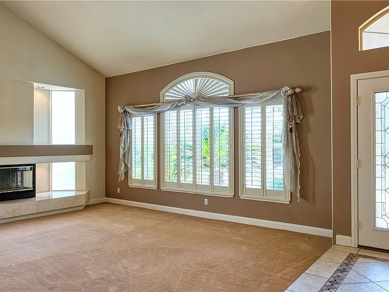 3924 Royal Scots Ave — Photo 5