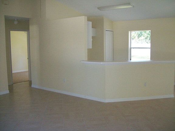 3rd image of 23 Potters Ln