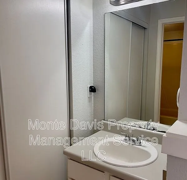 513 S Park Dr #304 — Photo 11