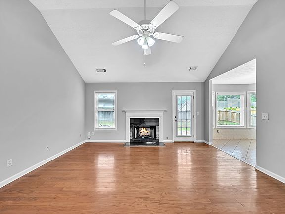 5th image of 825 Chatham Park Dr