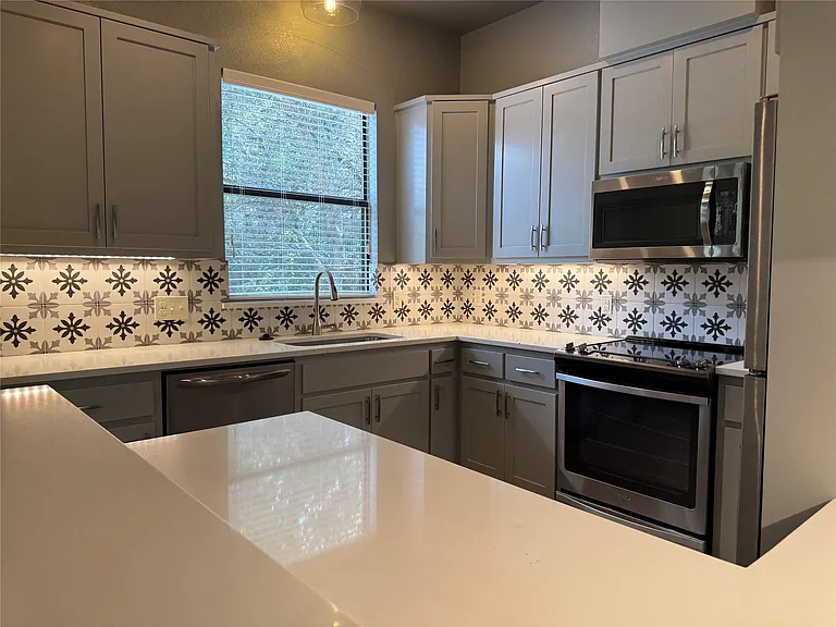 290 Hugo Rd #B — Photo 8