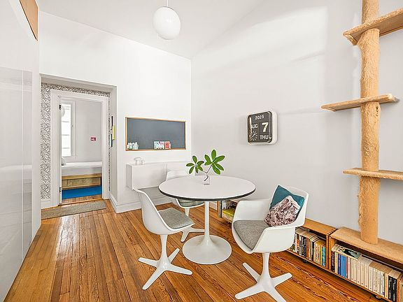 4th image of 548 Lincoln Pl