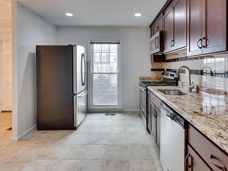 2961 Cashel Ln — Photo 2