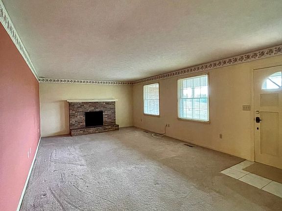 4th image of 12427 N Valley Pike