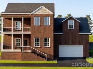 753 Chatsworth Cir, Lenoir, NC 28645
