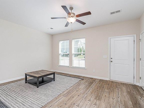 5th image of 199 Northwood St