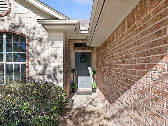 3rd image of 901 Barchetta Dr