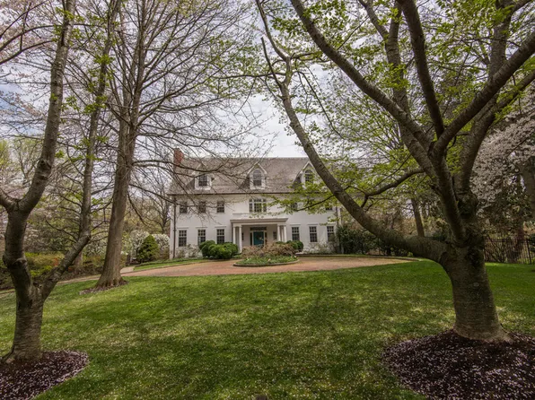 4134 40th St N, Arlington, VA 22207