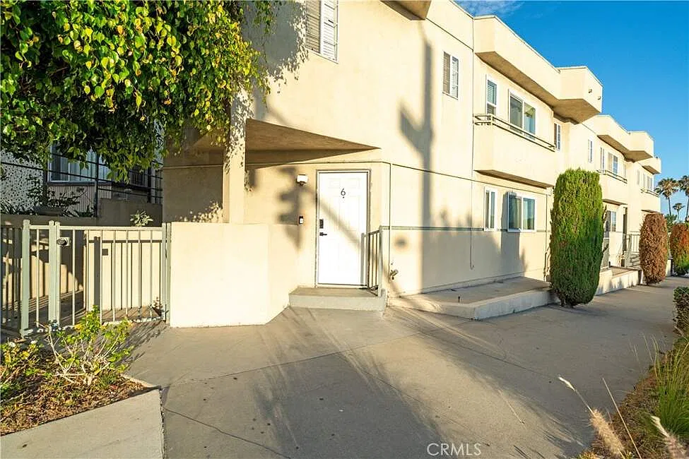 7050 S La Cienega Blvd — Photo 1
