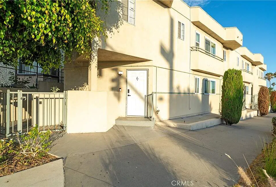 7050 S La Cienega Blvd #6