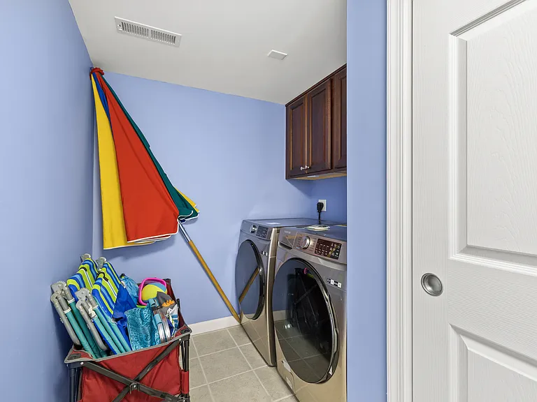 107 Somerset St #203 — Photo 4