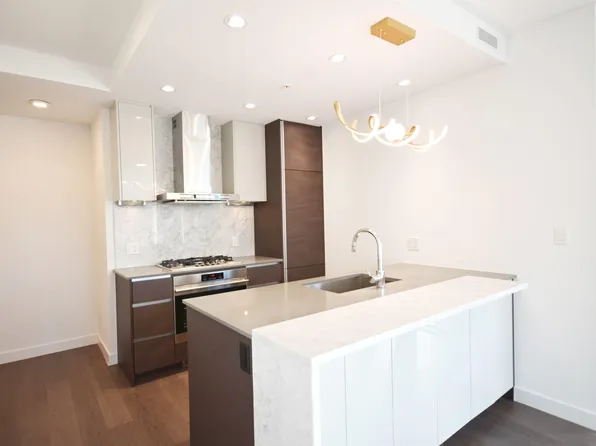 6098 Station St #502, Burnaby, BC V5H 0H4
