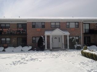 212 Fulton St APT 2D, Farmingdale, NY 11735