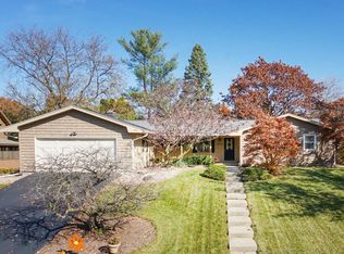 224 Fleetwood Dr, Bloomington, IL