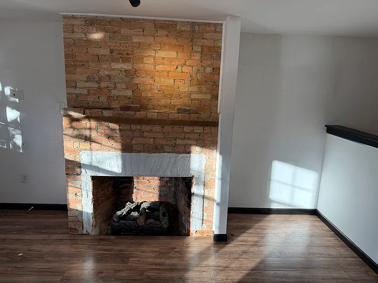 17 E Main St #A — Photo 8