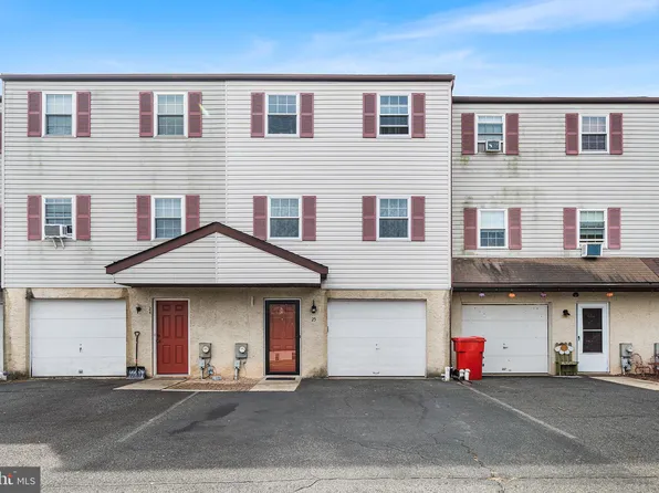 25 Berger Ln, Schwenksville, PA 19473