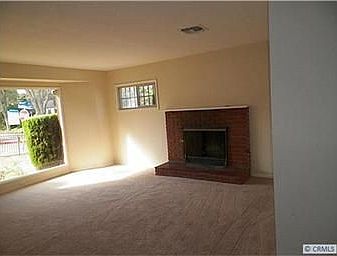 3rd image of 901 E 65th St
