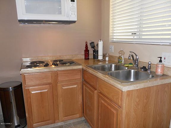 3rd image of 322 E Mariposa St