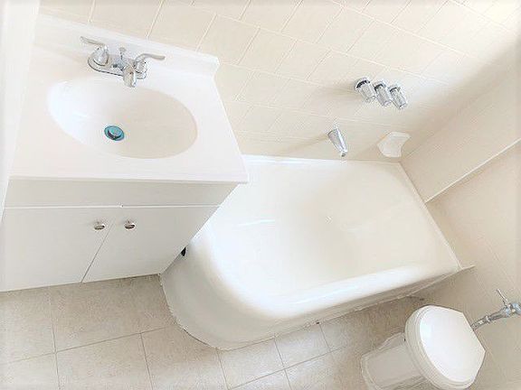 2nd image of 2576 41st St APT 2F