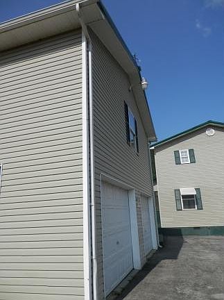 3rd image of 304 Blacktop Dr