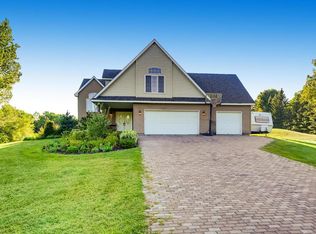 32446 Nottingham Ct, Lindstrom, MN 55045