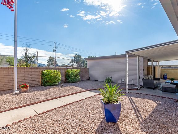 3rd image of 2301 W PARADISE Drive