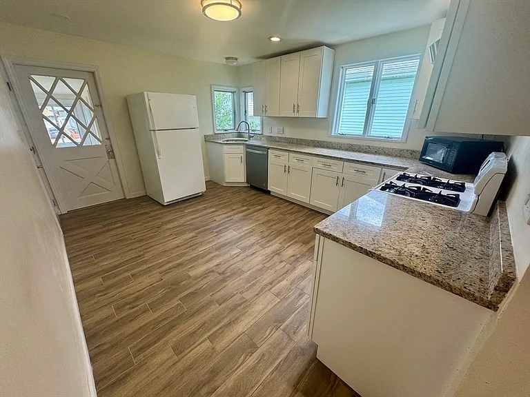 45 Woods Ave #45 — Photo 3