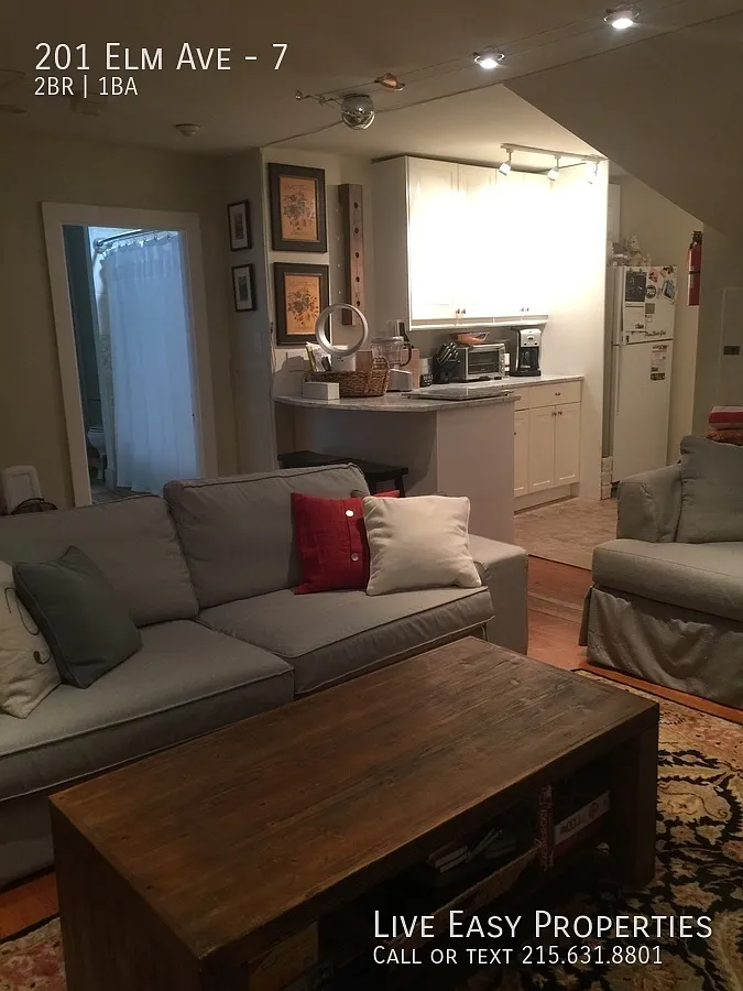 Large, Sunny Swarthmore 2 Bdrm plus bonus room - Great Location, Quiet Residential Street — Photo 3