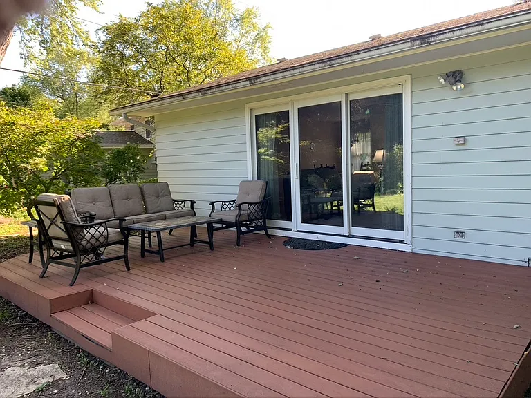 1126 Laurel Ln — Photo 16