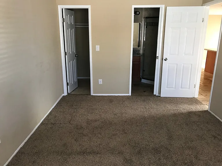 La Paloma Apartments — Photo 25