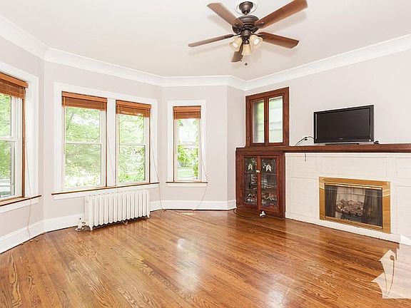 2nd image of 1310 W Waveland Ave